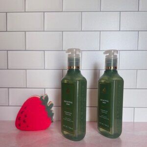 Bath and Body Works-White Barn-Gel Hand Soap-Eucalyptus Mint - 2 Pack